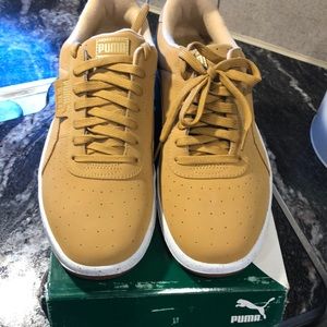 Men’s puma sneakers